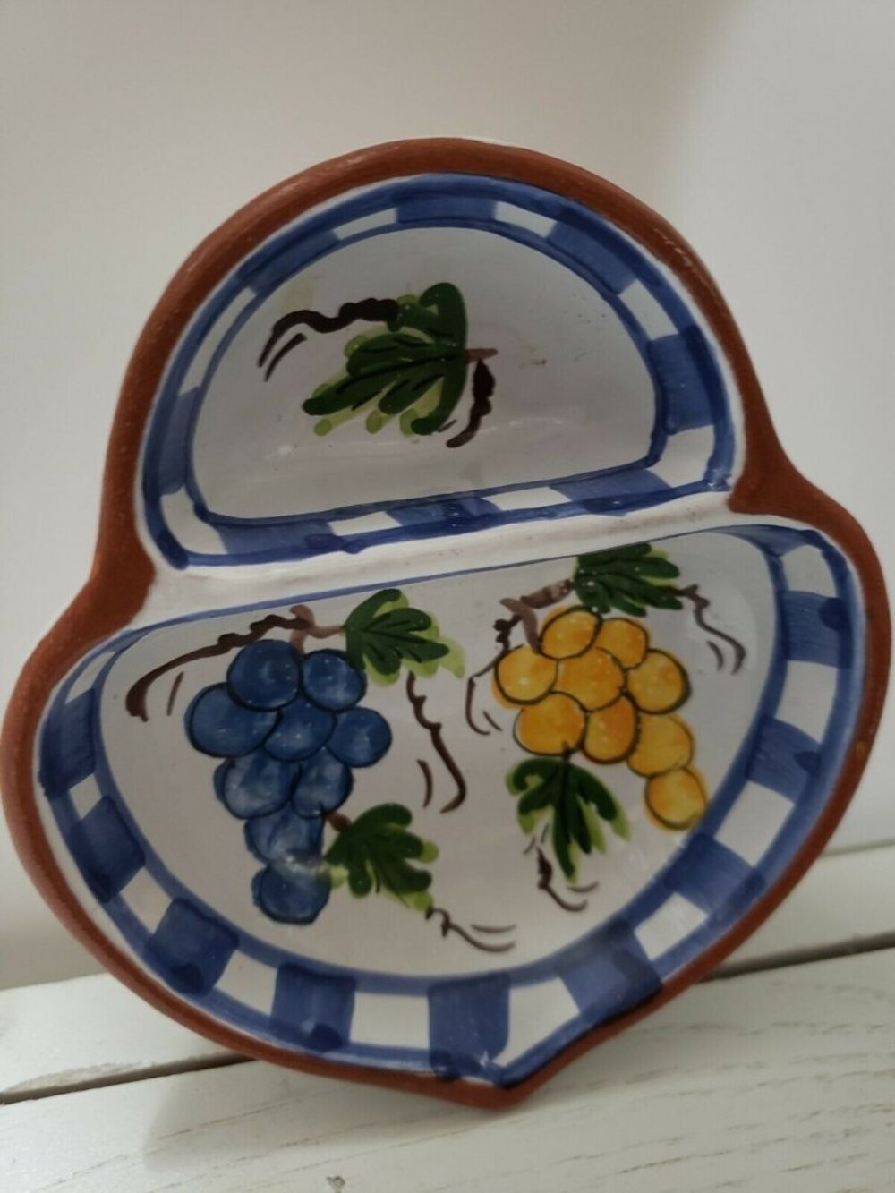 small redware pottery divided bowl pre-owned vintage white blue yellow grapes